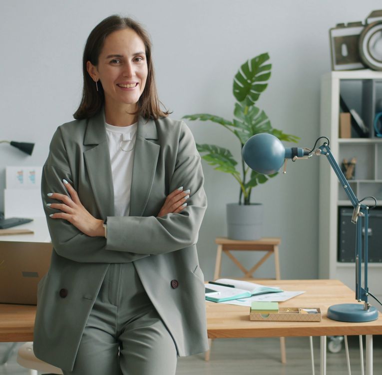 Woman in an office setting with a focus on pay transparency, clear pay criteria and equal pay for equal work.